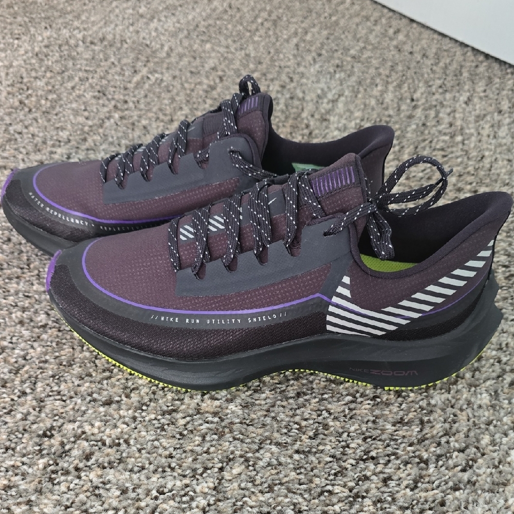 Nike Women's Black and Purple Sneakers